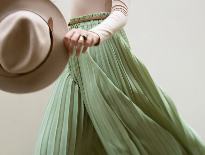 <h4>Trending Dresses</h4><h1>New in monthly</h1>