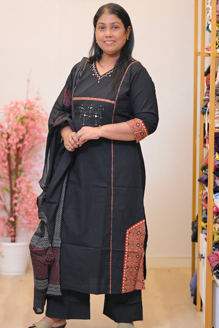 CHURIDHAR (CM235)