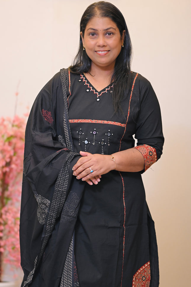 CHURIDHAR (CM235)